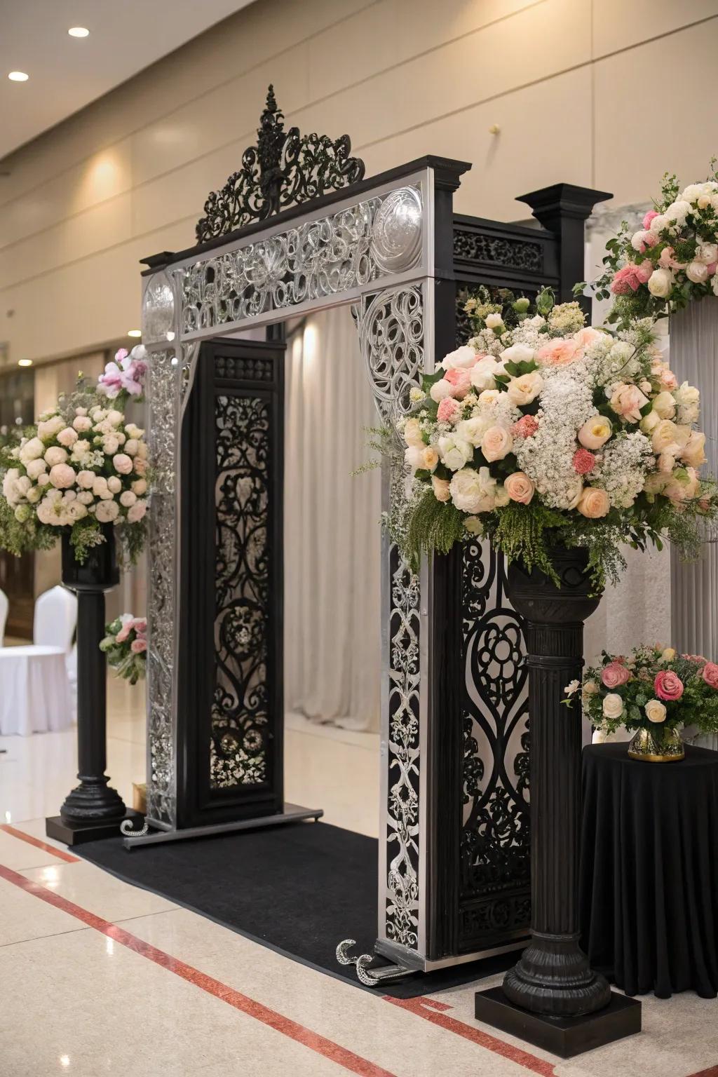 Eye-catching entrance decor in black and silver.