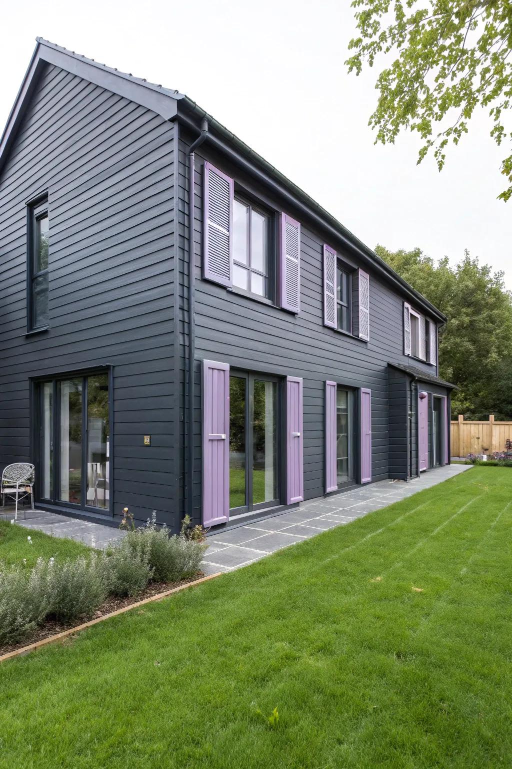 Carbon grey meets pastel highlights for a playful but modern design.